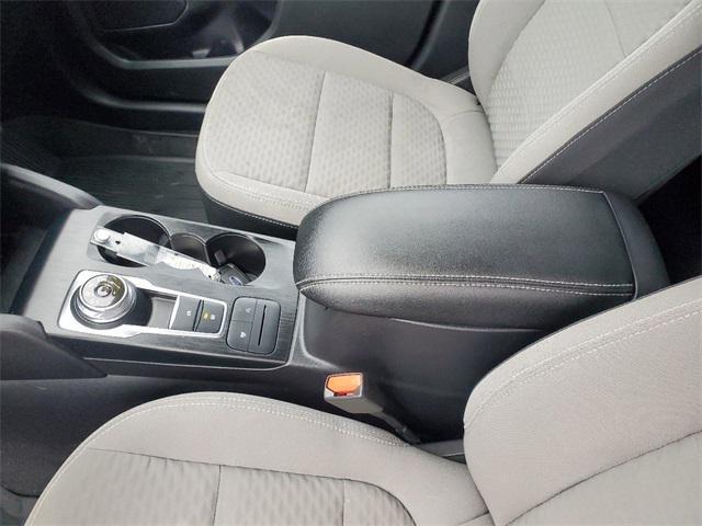 Photo of 2022 Silver Metallic Ford Escape