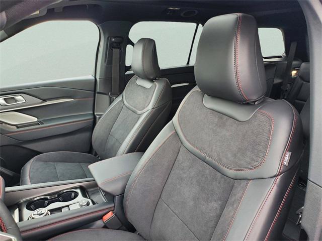 Photo of 2025 Gray Metallic Ford Explorer