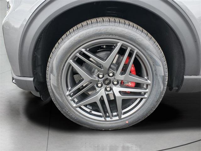 Photo of 2025 Gray Metallic Ford Explorer