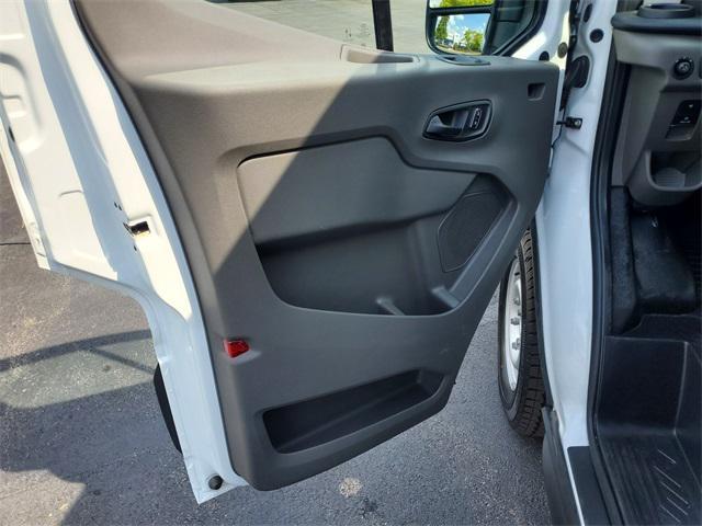 Photo of 2025 Oxford White Ford Transit-250