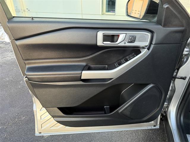 Photo of 2021 Iconic Silver Metallic Ford Explorer