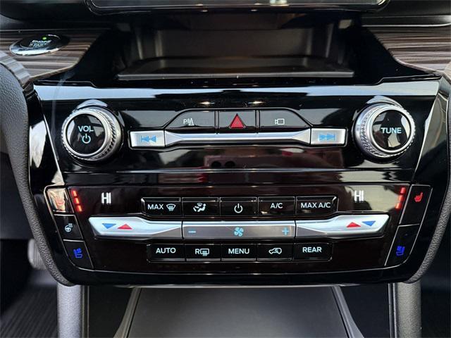 Photo of 2021 Iconic Silver Metallic Ford Explorer