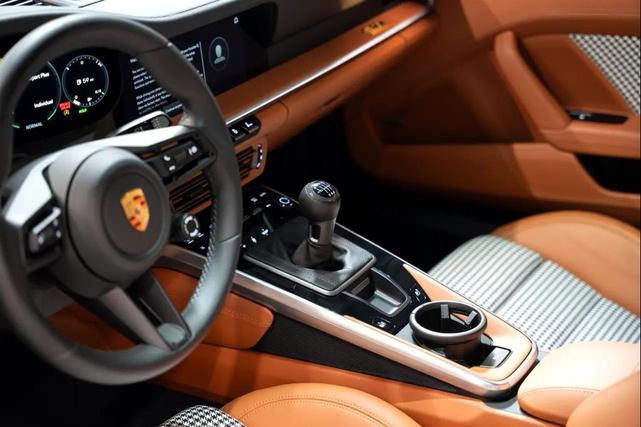 Photo of 2023 Sport Grey Metallic Porsche 911