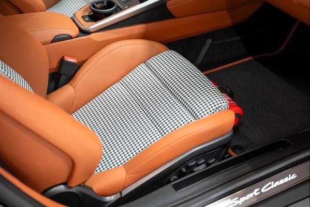 Photo of 2023 Sport Grey Metallic Porsche 911