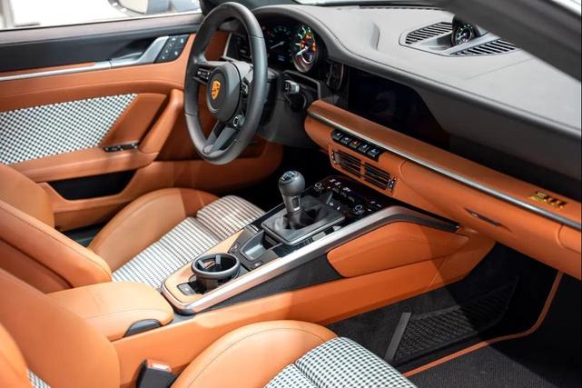 Photo of 2023 Sport Grey Metallic Porsche 911