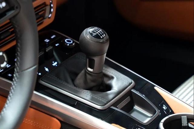 Photo of 2023 Sport Grey Metallic Porsche 911
