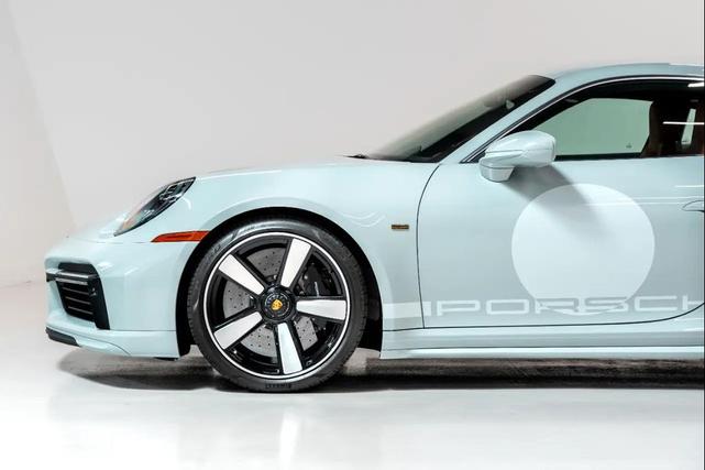 Photo of 2023 Sport Grey Metallic Porsche 911