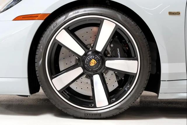 Photo of 2023 Sport Grey Metallic Porsche 911