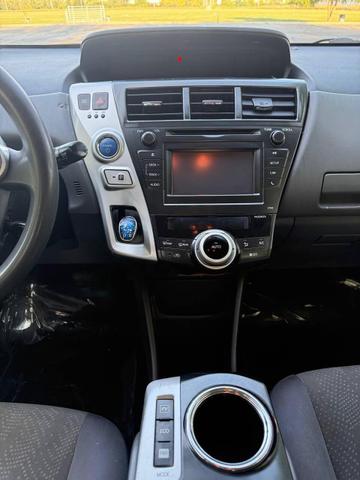 Photo of 2014 Blizzard Pearl Toyota Prius v