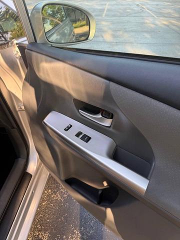 Photo of 2014 Blizzard Pearl Toyota Prius v