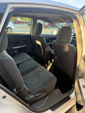 Photo of 2014 Blizzard Pearl Toyota Prius v