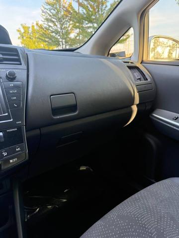 Photo of 2014 Blizzard Pearl Toyota Prius v