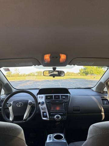 Photo of 2014 Blizzard Pearl Toyota Prius v