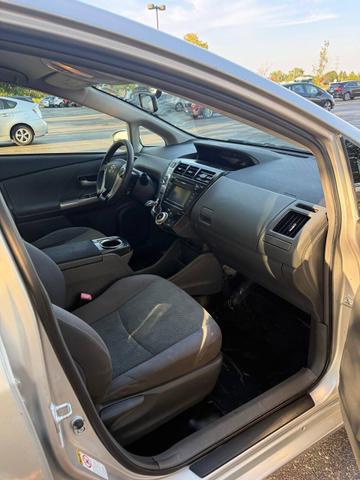 Photo of 2014 Blizzard Pearl Toyota Prius v