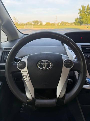 Photo of 2014 Blizzard Pearl Toyota Prius v