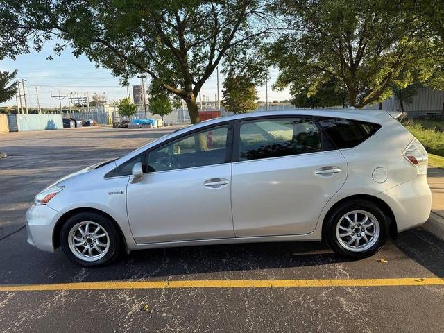 Photo of 2014 Blizzard Pearl Toyota Prius v
