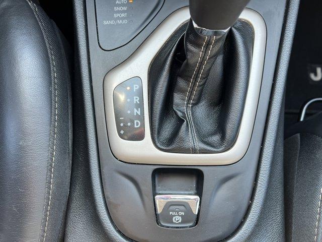 Photo of 2018 Velvet Red Pearlcoat Jeep Cherokee