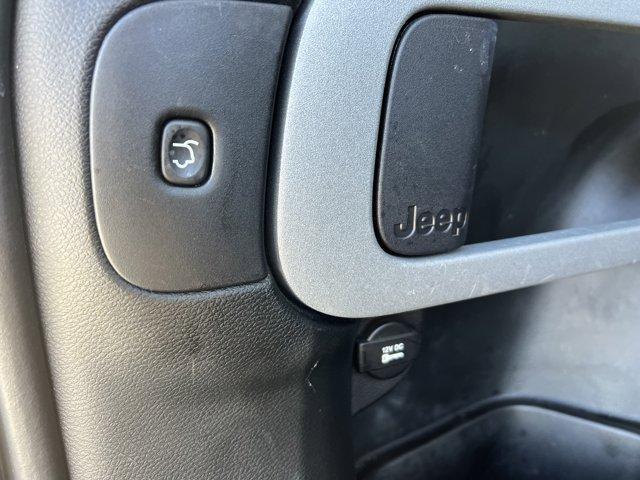 Photo of 2018 Velvet Red Pearlcoat Jeep Cherokee