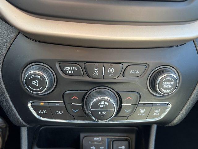 Photo of 2018 Velvet Red Pearlcoat Jeep Cherokee