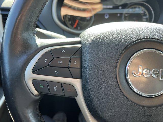 Photo of 2018 Velvet Red Pearlcoat Jeep Cherokee