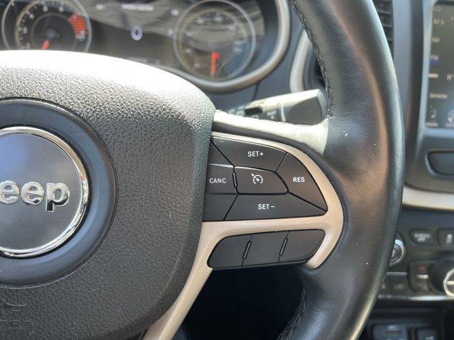 Photo of 2018 Velvet Red Pearlcoat Jeep Cherokee