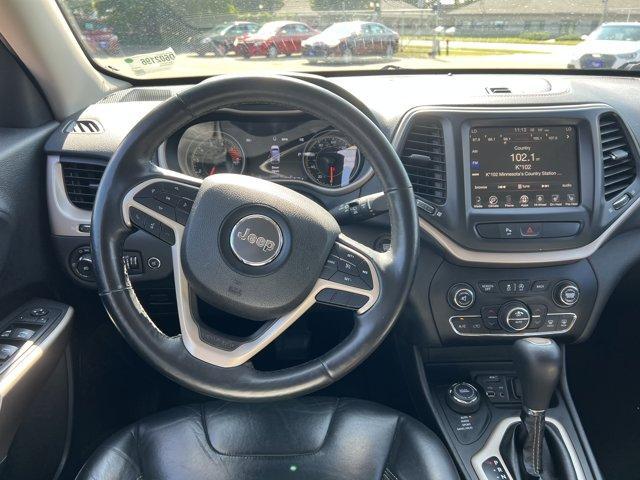Photo of 2018 Velvet Red Pearlcoat Jeep Cherokee