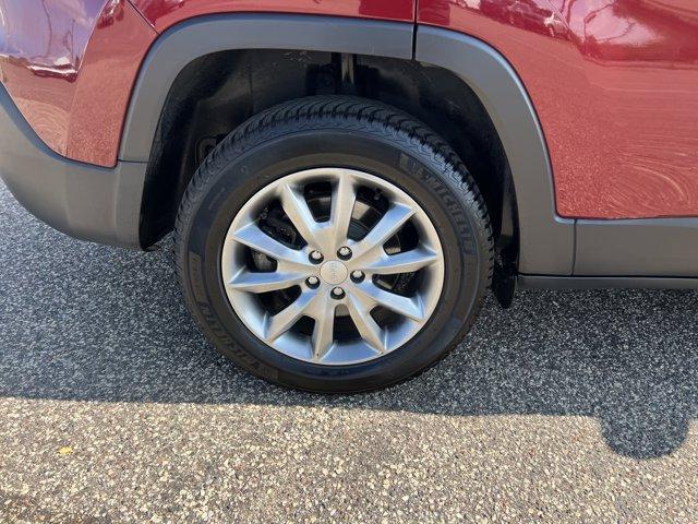 Photo of 2018 Velvet Red Pearlcoat Jeep Cherokee