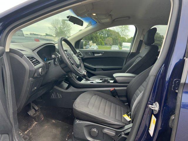 Photo of 2016 Blue Metallic Ford Edge
