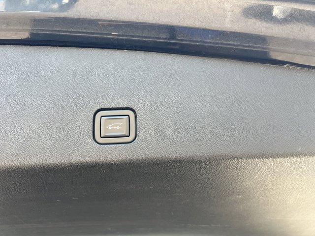 Photo of 2021 Stellar Black Metallic Cadillac XT6