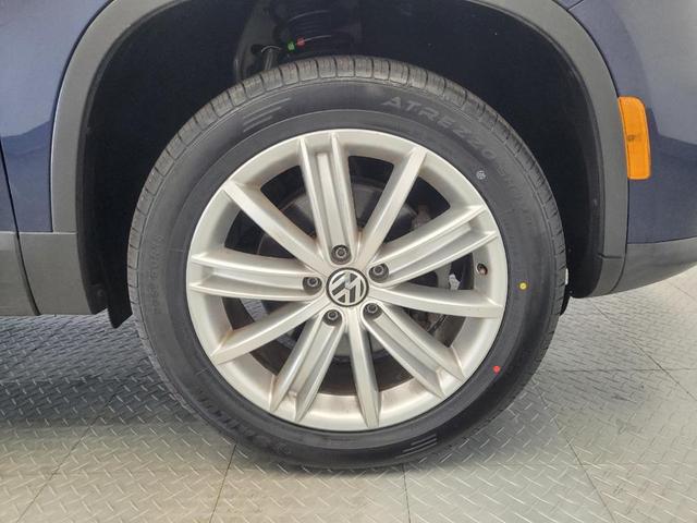 Photo of 2014 Night Blue Metallic Volkswagen Tiguan
