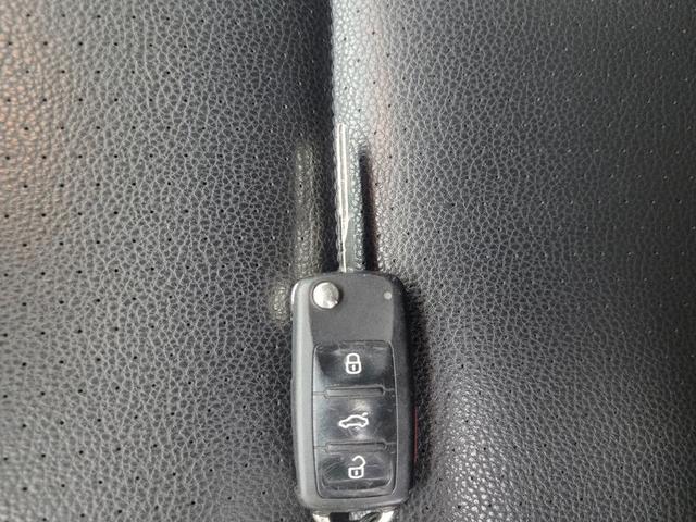 Photo of 2014 Night Blue Metallic Volkswagen Tiguan