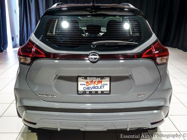 Photo of 2023 Gray/Super Black Nissan Kicks