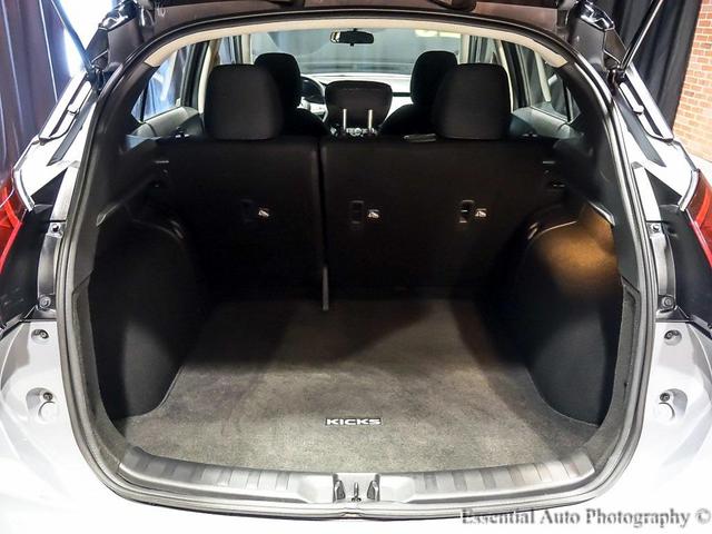 Photo of 2023 Gray/Super Black Nissan Kicks