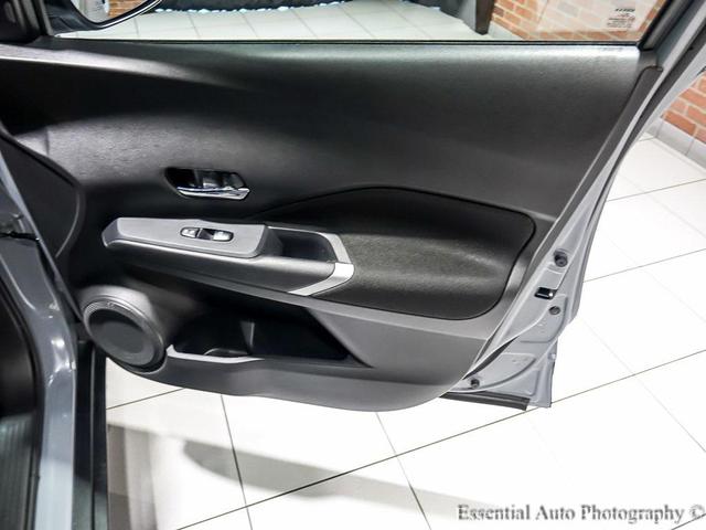 Photo of 2023 Gray/Super Black Nissan Kicks