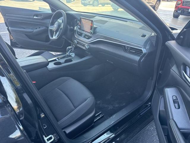 Photo of 2025 Super Black Nissan Altima