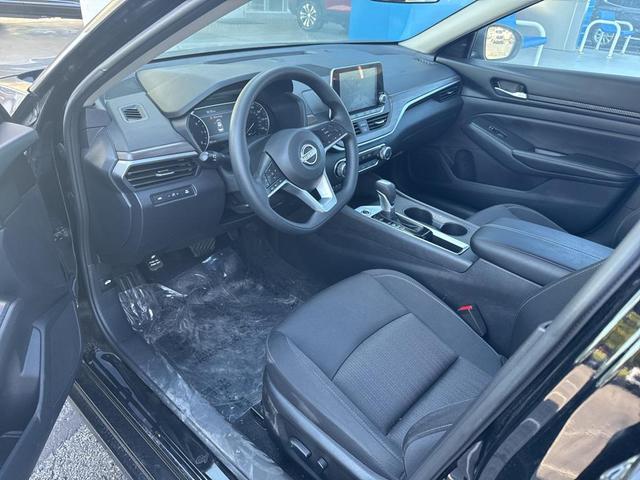 Photo of 2025 Super Black Nissan Altima