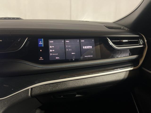 Photo of 2022 Bright White Clearcoat Jeep Grand Cherokee 4xe