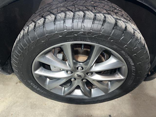 Photo of 2020 DB Black Crystal Clearcoat Dodge Durango