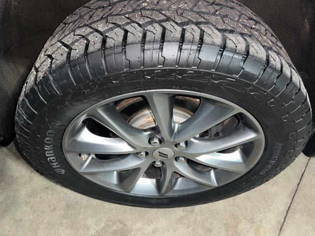 Photo of 2020 DB Black Crystal Clearcoat Dodge Durango