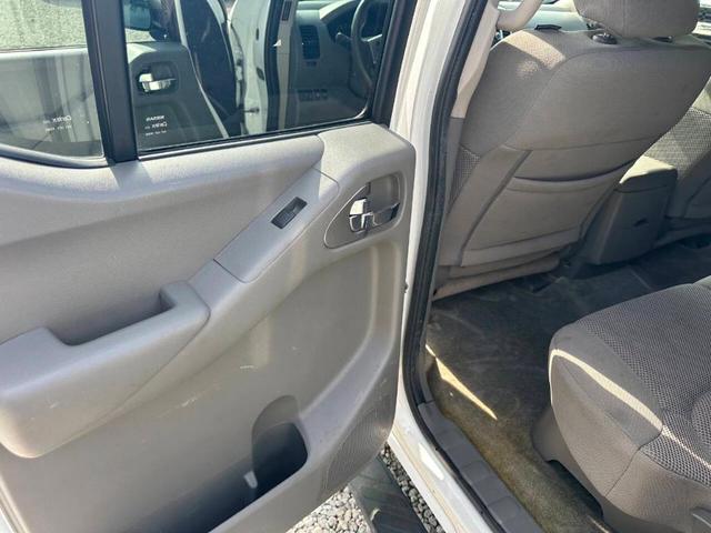 Photo of 2018 Glacier White Nissan Frontier