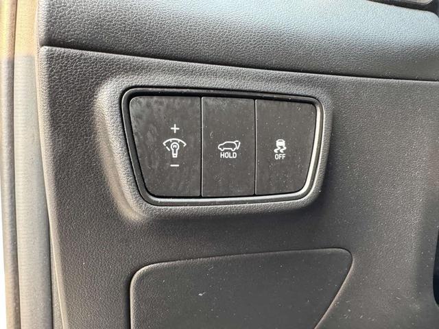 Photo of 2024 White Pearl Hyundai TUCSON
