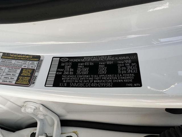 Photo of 2024 White Pearl Hyundai TUCSON
