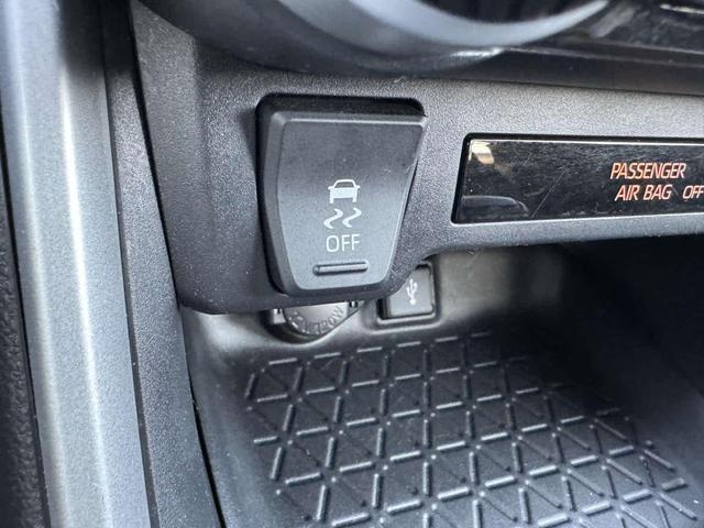 Photo of 2022 White Toyota RAV4
