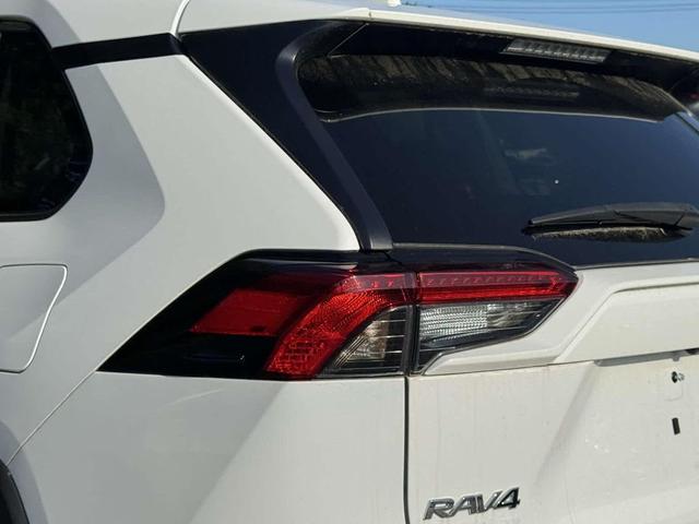 Photo of 2022 White Toyota RAV4
