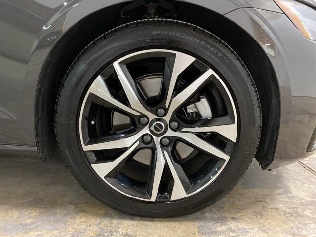 Photo of 2025 Platinum Grey Metallic Volvo S60