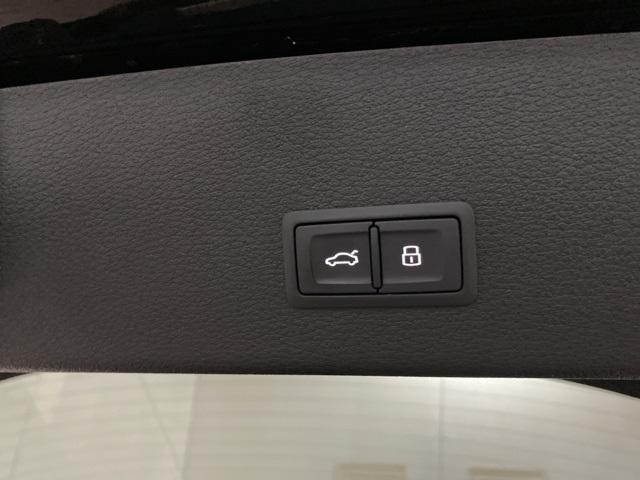 Photo of 2021 Black Metallic Audi e-tron Sportback