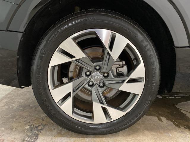 Photo of 2021 Black Metallic Audi e-tron Sportback