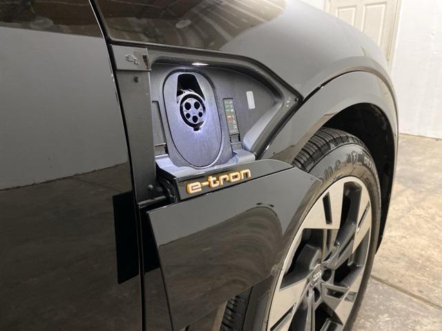 Photo of 2021 Black Metallic Audi e-tron Sportback