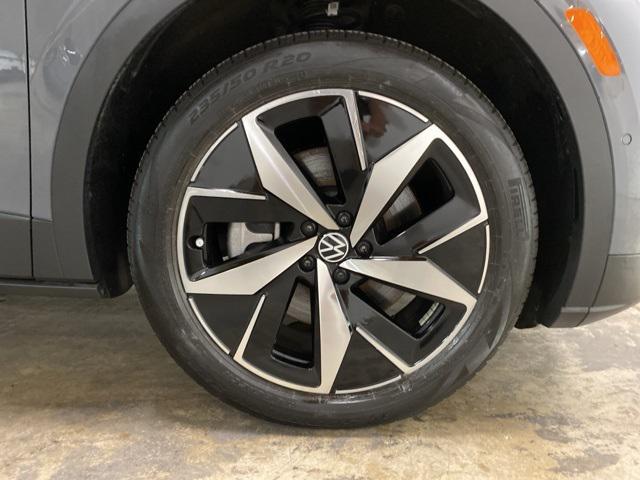 Photo of 2023 Pure Gray Volkswagen ID.4