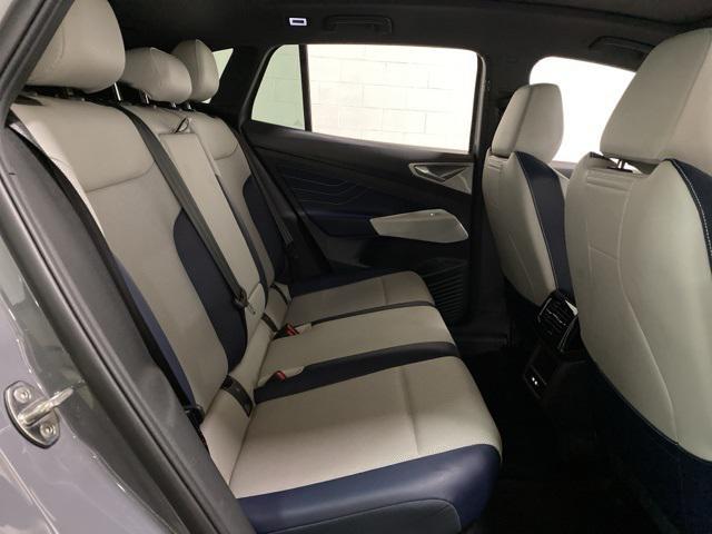 Photo of 2023 Pure Gray Volkswagen ID.4